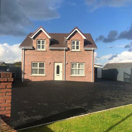 Slievenagarragh. A house in the garden Villa Hilltown Buitenkant foto